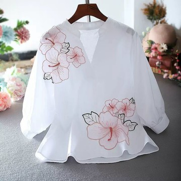文藝淑女小清新V領寬松甜美刺繡花朵襯衫 超仙氣顯瘦上衣 夏季女裝 短袖t恤 中大尺碼女裝 短袖上衣 寬鬆上衣短袖