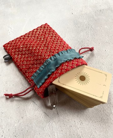 由日本占卜師　純手工製作的　塔羅牌盒    可容納 2 種類型的卡