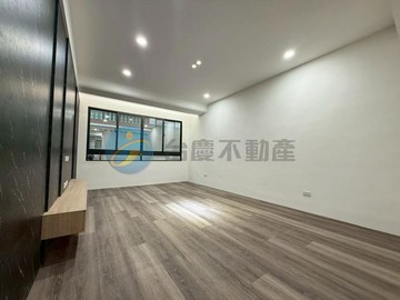 瑞隆商圈｜活巷｜漂亮車庫透天｜高雄市前鎮區一心一路