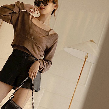 OB嚴選-純慾風V領短版上衣兩件套裝組