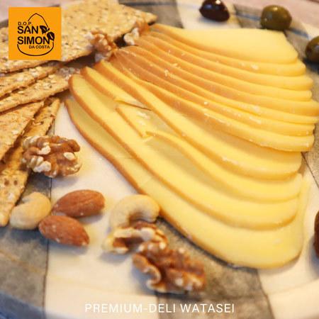 スペイン ガリシア州ルーゴ県ビラルバ産ケソサンシモン約250g　Queso San Simon　587円 100gあたり