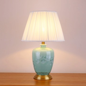 現代簡約北歐輕奢高端溫馨兒童臥室床頭護眼臺燈綠色藍色陶瓷臺燈