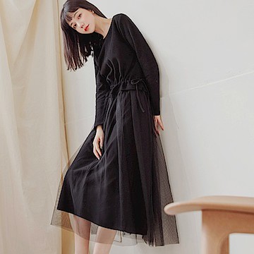 純色微磨毛異材質紗裙拼接腰間抽皺長洋裝-OB大尺碼