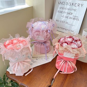 【台灣現貨】  芭蕾風香皂花花束 珍珠泡芙紗 波浪花邊手捧花(情人節 生日 婚禮 母親節 教師節 畢業)