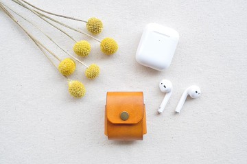 AirPods 1 & 2 代皮革保護套-銘黃