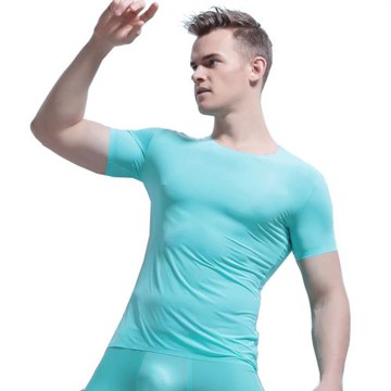 夏季修身型男士T恤薄款冰絲透氣一片式無痕高彈運動健身短袖上衣