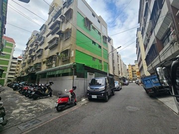 武廟商圈稀有公寓一樓~門口可停車雙衛浴開窗｜高雄市苓雅區武廟路