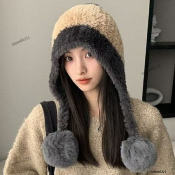 秋冬必備🔥冬季拼色針織帽女 大頭圍毛絨掛球護耳帽 加絨防寒遮耳帽 軟糯不扎 顯臉小可愛百搭可愛護耳帽子女 遮耳加絨針織帽
