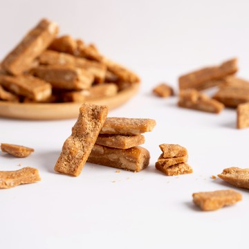 【大地花生工坊】台灣花生糖｜酥脆、不黏牙｜焙炒花生角 經典花生糖 200g/袋｜嚴選桃園在地花生糖，手工製作