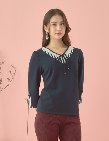 ★【喜芝梅】優雅浪潮 蕾絲蝴蝶繩結V領長袖上衣(藍色；M-3L) 224200896