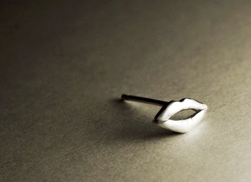 嘴唇造型純銀耳環(單支/一對)