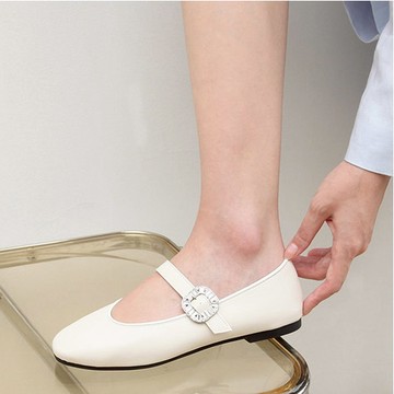 PRE-ORDER SPUR 花環扣平底鞋 RS7031 IVORY