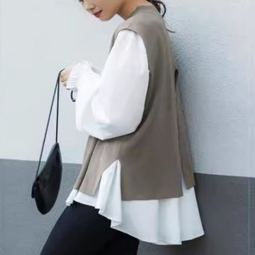 MOCO兩件式白色圓領荷葉下擺前短後長襯衫+小立領背開叉針織背心上衣