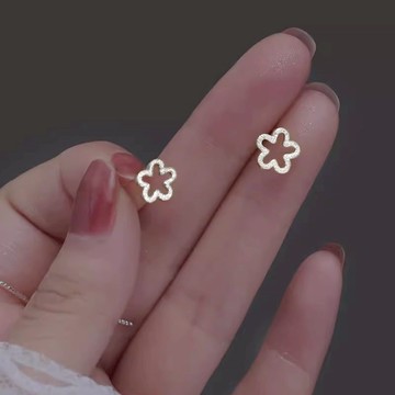 隔日到貨 歐美名牌 經典圖騰 水晶 耳釘 耳針 防水 防汗 耳環 不退色E0018