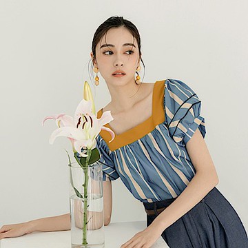 OB嚴選-小V臉．方領撞色條紋印花拋袖上衣