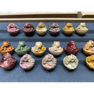 阿拉善彩玉玛瑙兔子 阿拉善花篮兔