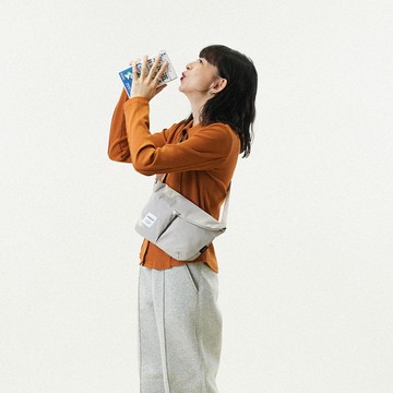 【新色】經典款式立體防潑水斜背包S號 MINI KASEN ECO (柔灰色)