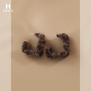 花跡毛絨豹紋耳環女2021年新款潮韓國氣質網紅耳飾秋冬季幾何耳釘