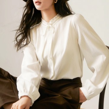 【LANNI 藍尼】現+預 抓皺木耳領寬袖上衣(休閒/女裝/長袖)