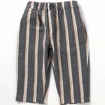 日本 BREEZE - 柔和直條紋休閒8分褲-黑