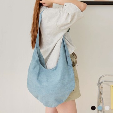 天藍小舖-清新斜紋弧形皮帶釦肩背包-共3色-$490【A15153121】