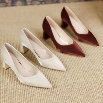 Sp house 絲光溫柔綢緞尖頭通勤舒適粗中跟鞋(2色可選)