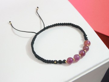Edith & Jaz • 手織系列 - 紅寶石編織手環 (黑色繩)
