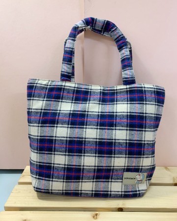 【震撼精品百貨】Doraemon_哆啦A夢~小叮噹肩背包/手提包-藍白格#61681