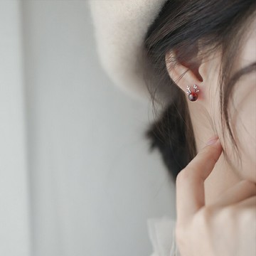 s925純銀紅色石榴石鹿角耳釘2022年新款女耳環簡約學生小巧設計感