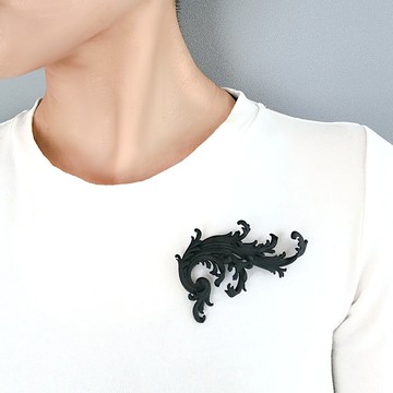 Flumen 胸針 黑色