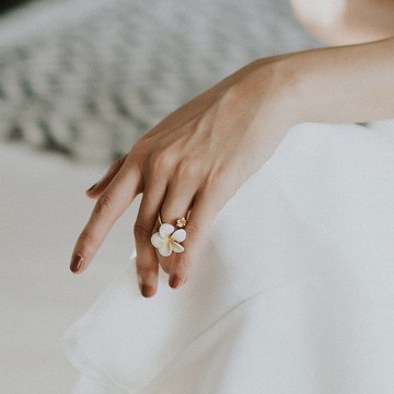 白色珐瑯 大沼澤地系列 雞蛋花戒指