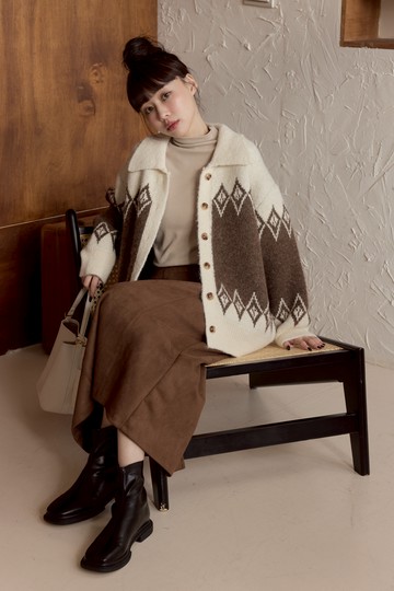 厚實溫暖菱格圖騰毛衣