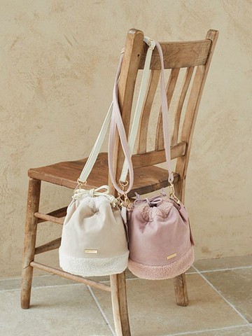 溫暖毛絨蝴蝶結緞帶水桶側背包(08000039000) - Maison de FLEUR