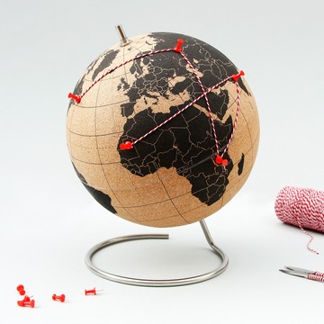 讓我帶你走天下【suck UK】Cork Globe 軟木地球儀 - 黑色大型 居家擺飾 旅行足跡 旅遊標記 地球儀 世界地圖 開啟環球冒險 旅行愛好 送禮推薦