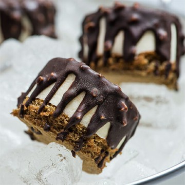 脆皮提拉米蘇(9入/盒)+樂樂抹茶牛奶蛋糕1盒❤濃厚抹茶與牛奶布蕾餡的完美結合❤抹茶控必吃甜點[野餐甜點、彌月、團購、伴手禮首選] 你下單，運費我來付!｜【樂樂甜點】