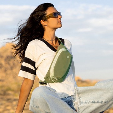 【TRAVELON】Voyages 3層防盜斜背腰包(酪梨) | RFID 側背包