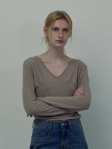 Chic Shirred V-neck T-shirt (beige)
