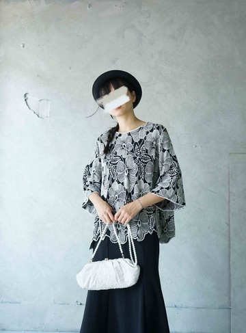 尋寶古著-黑白花卉刺繡蕾絲七分寬袖上衣