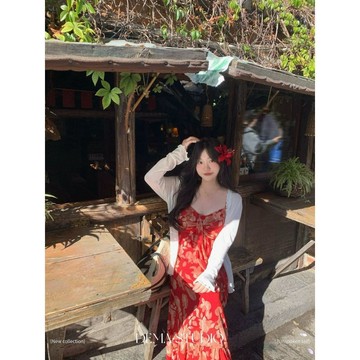 【吉野姐姐】大碼女裝 胖mm紅底鎏金印花扭結設計感吊帶連衣裙+罩衫兩件套 修身長裙 碎花細肩洋裝 法式度假洋裝 大碼洋裝