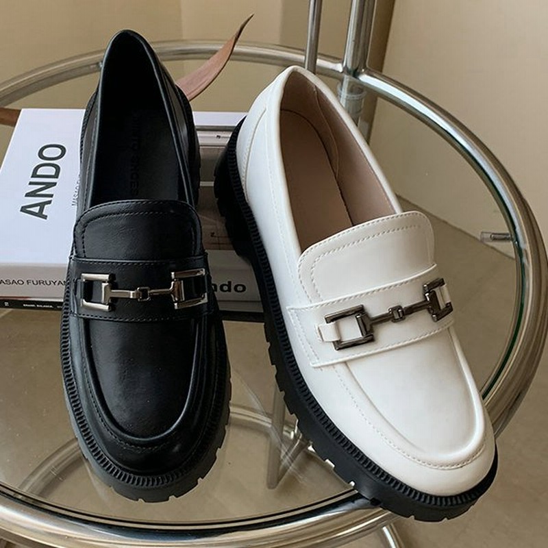 ローファー プレーントゥ ビットローファー メタル ビット モチーフ レディース フラット 厚底 黒 白 ブラック ホワイト 革靴 おじ靴 靴 婦人靴 歩きやすい 韓国 通販 Lineポイント最大0 5 Get Lineショッピング