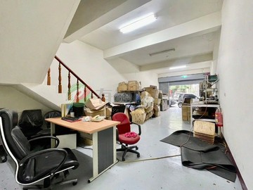 專簽 東區近lalaport 屋況美透天｜台中市東區東光園路