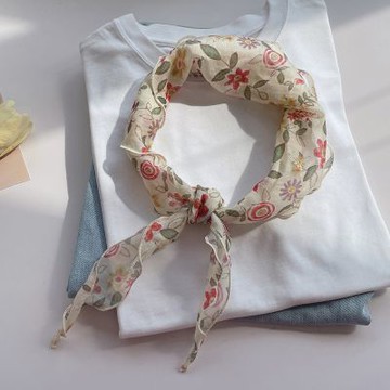 【JC Collection】洋氣甜美碎花滿版亞麻輕薄三角巾百搭領巾絲巾(紅小花、粉小花)