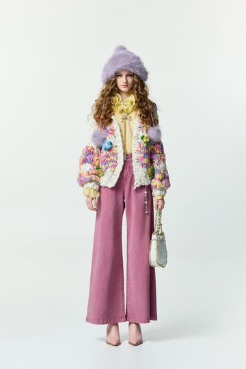 櫻花粉牛仔寬褲