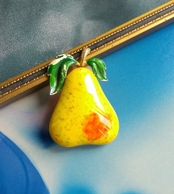 Vintage Jewelry  立體 琺瑯 多汁西洋梨  別針  胸針