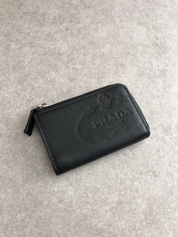 【 日本直送 名牌中古包 】PRADA 普拉達 零錢包 黑色 壓印Logo Saffiano 皮革 vintage 古董 dgrv64