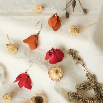 皮革 手工染色 木棉花 耳環 醫療級鋼針 耳夾