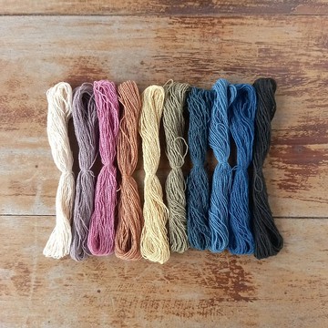 彩虹色 12m x 10 色 / 克倫族植物染色棉線，厚度 0.7mm /繡線、刺子線、十字繡、包邊 / 公平貿易