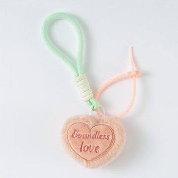 Boundless Love 刺繡愛心吊飾