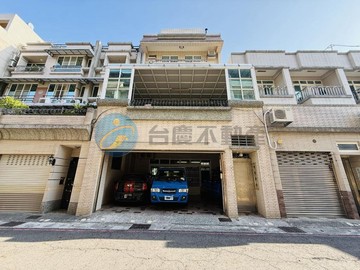 【巨蛋圈】霸氣8米面寬大地坪  雙車大車庫傳家別墅｜高雄市左營區立大路