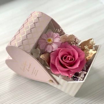【OSTARA FLORIST 奧斯塔拉花藝】愛心永生花禮盒-永生花、乾燥花、玫瑰花、花禮、情人節、七夕、交換禮物